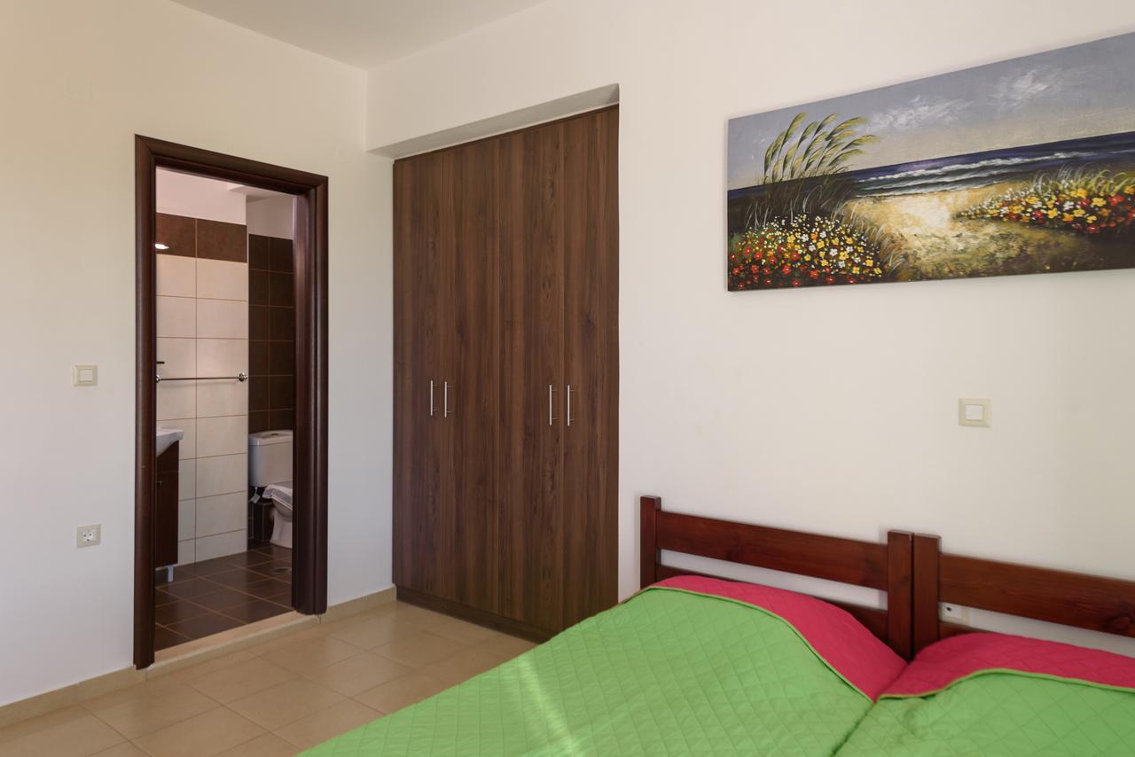Elpidis Villa คอคคิโนส เปียร์โกส ภายนอก รูปภาพ